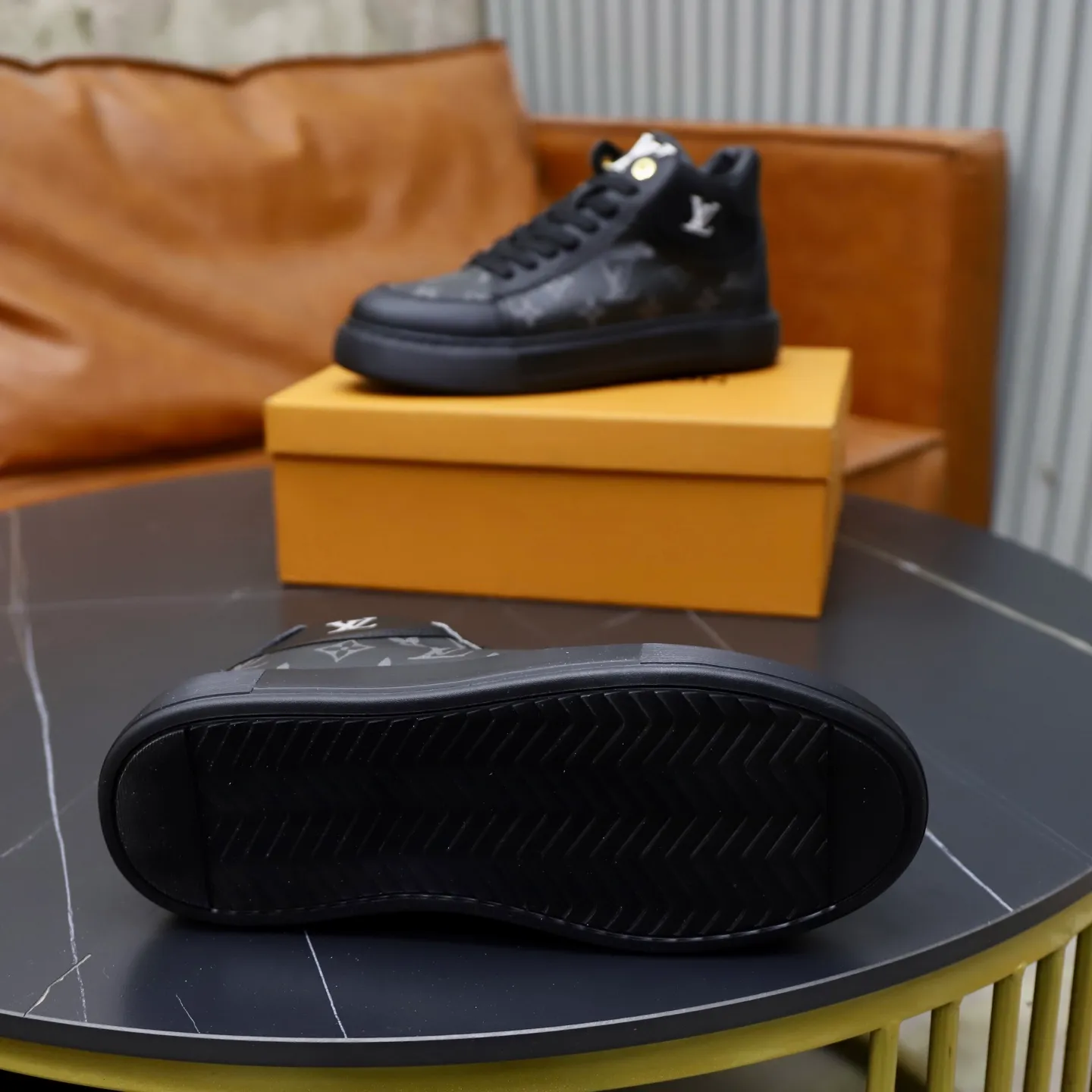 Ex-factory price: 442💰🙅‍♂️🙅‍♂️🙅‍♂️ Brand: LV Louis Vuitton Standard code: 38-44 (45 customized) Grade: Same as the official website Material: Original cowhide material spliced with brand rubber Comfortable and breathable lining Lightweight and wear-resistant sports outsole Style category: Men's fashionable casual shoes Running sneakers Distinguished luxury brand elements Top luxury color: actual picture color